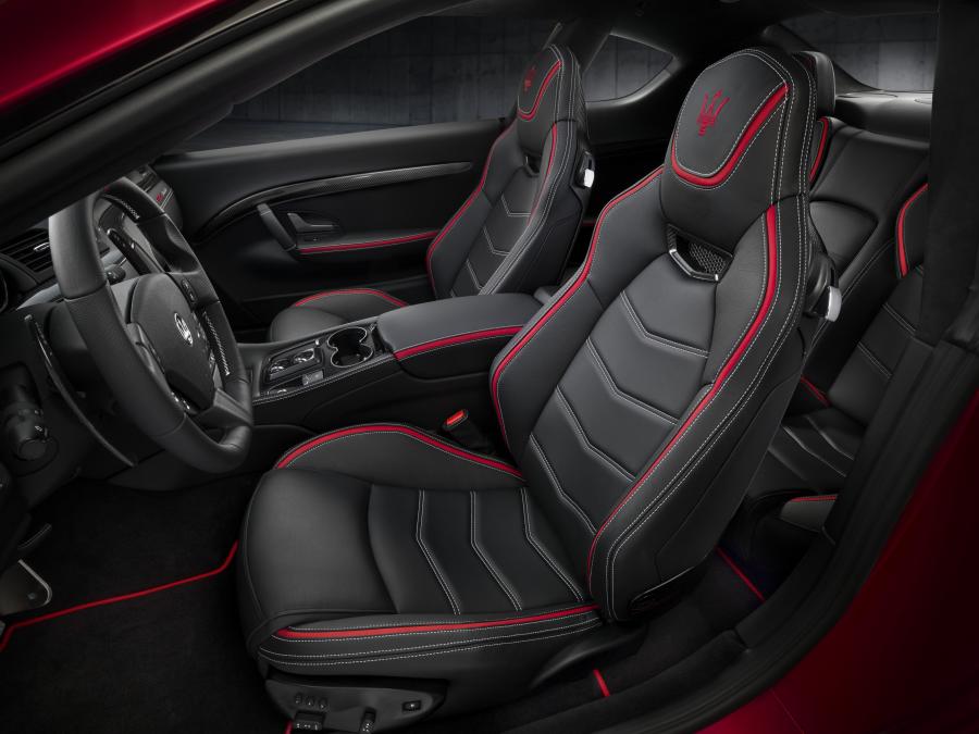 Интерьер Maserati GranTurismo Sport Special Edition 2017 года  (фото 15 из 32)